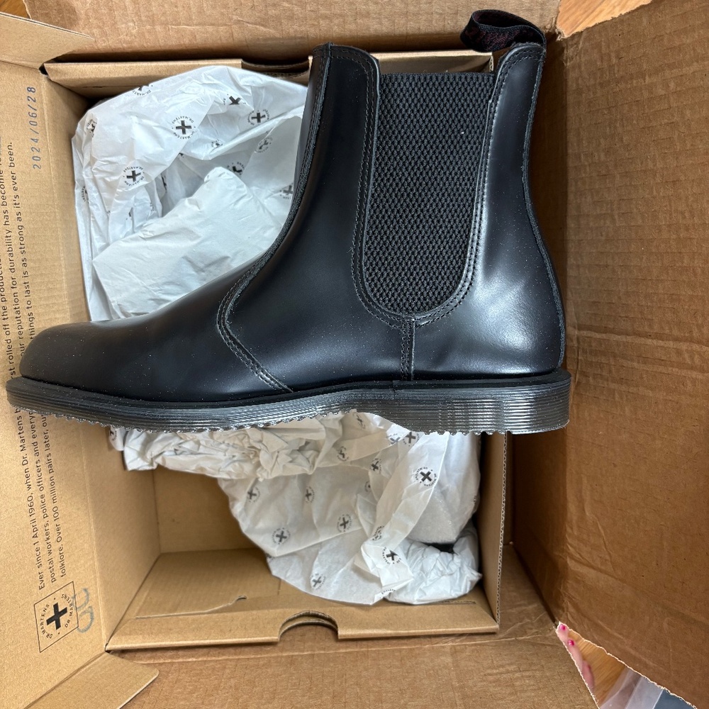 Dr. Marten's Chelsea Flora boot size 9